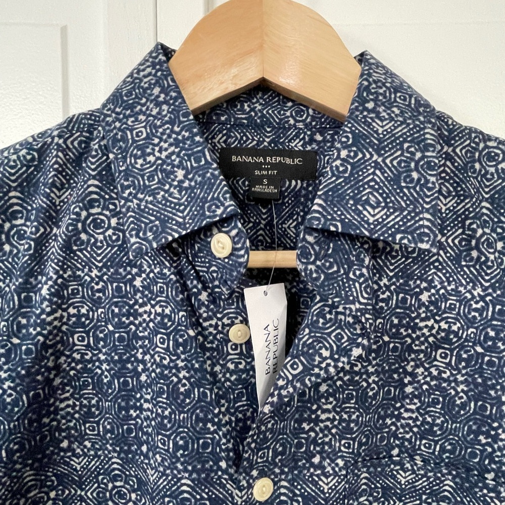 Banana Republic short sleeve summer shirt with a cool Bohemian pattern NWT